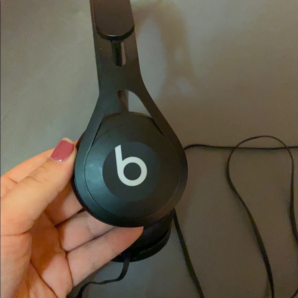 Beats - Picture 2 of 3